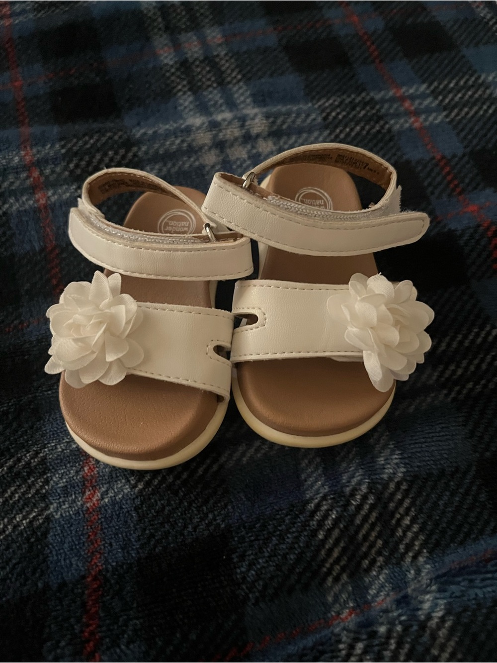 Girls' White Flower Strap Sandals - Kids